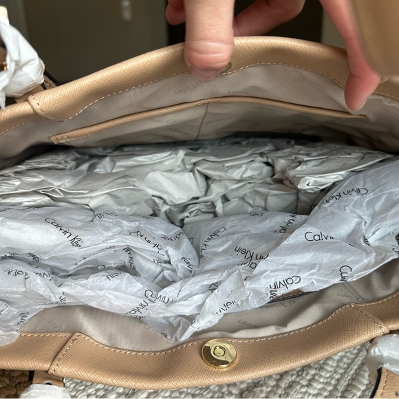 CALVIN KLEIN NWT Large Tote Nude Saffiano Leather Handbag H2RB1283 - Picture 8 of 16